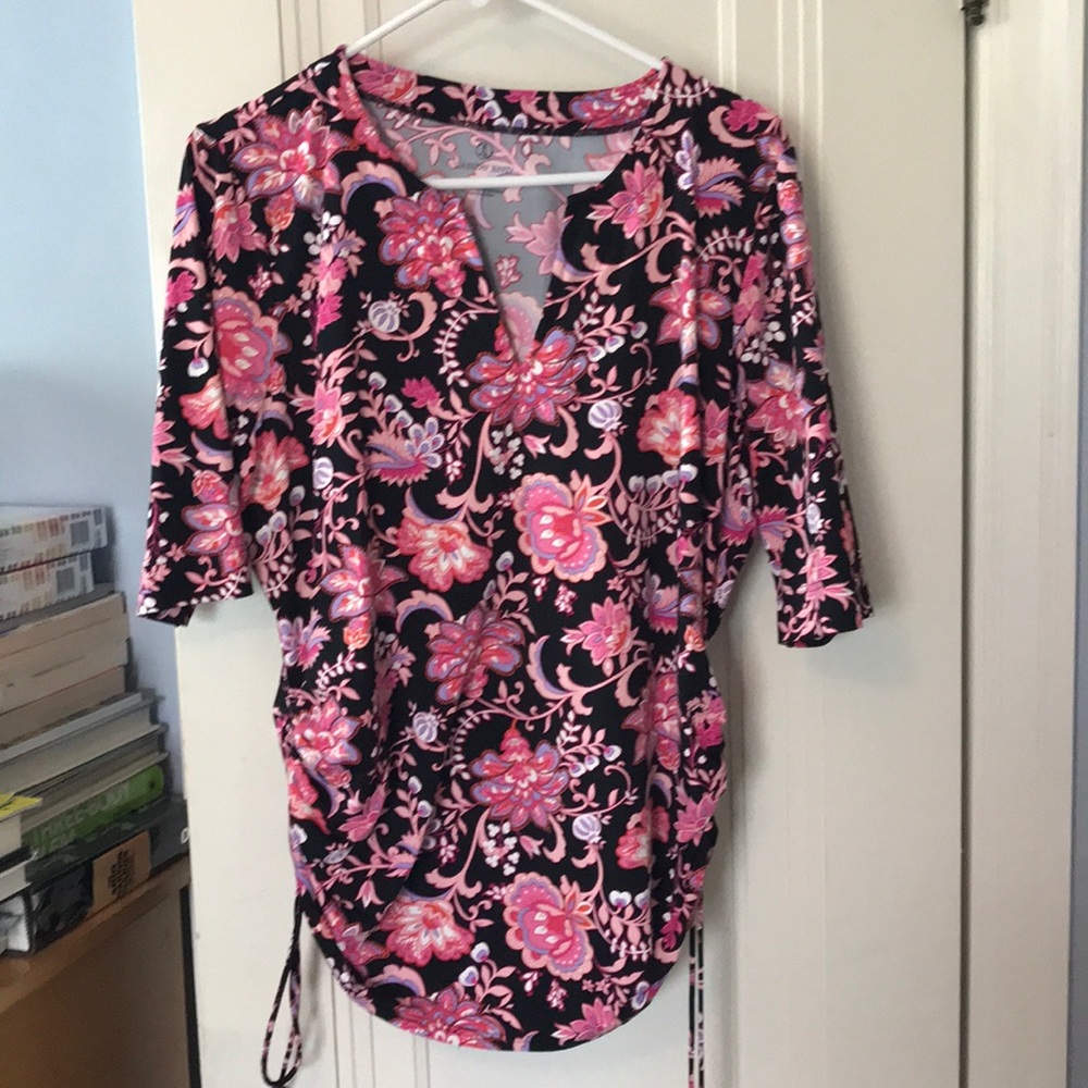 Land’s End V-neck, half sleeve Rash Guard Large